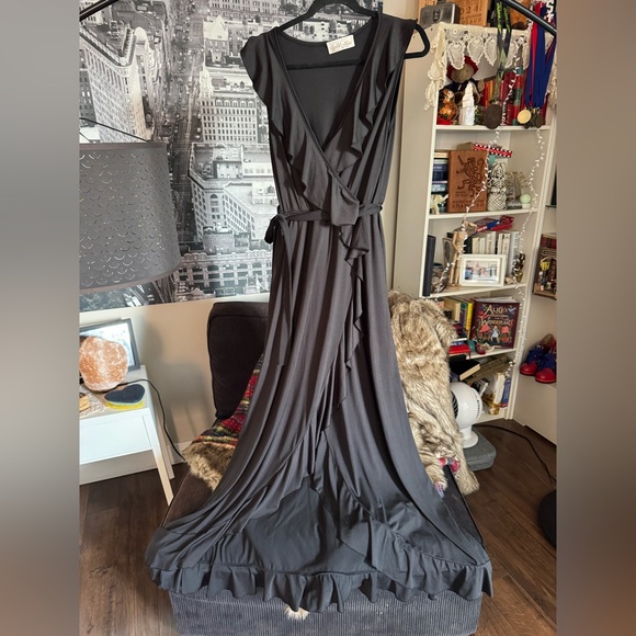 Black Wild Hips Flowy Dress size 16 - Picture 2 of 3